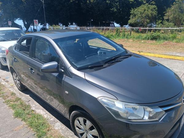 VENDO TOYOTA SEDAN