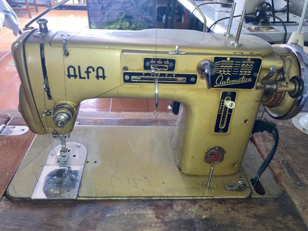 SE VENDE MAQUINA DE COSER