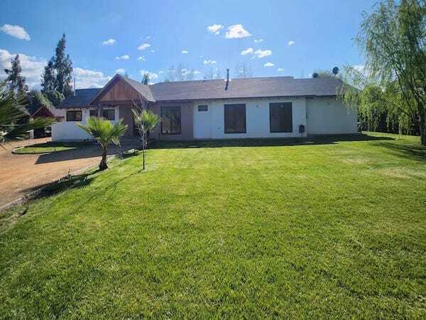 SE VENDE PARCELA CON 2 CASAS