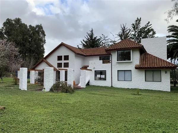 SE VENDE PARCELA CON CASA