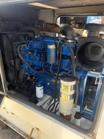 GENERADOR 110 KVA OPERATIVO,