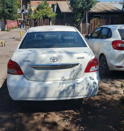 VENDO TOYOTA YARIS SEDAN XLI MOTOR 1,5 . 213000