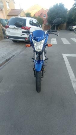 VENDO MOTO MUY POCO USO