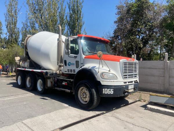 VENDO FREIGHTLINER M2 112