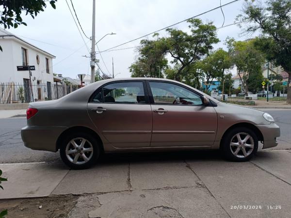 VENDO TOYOTA COROLLA 2004 AUTOMÁTICO 1.8