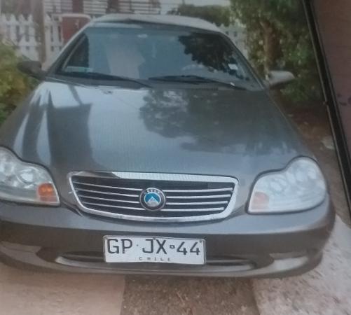 VENDO AUTO SEDÁN CK GRIS GELLY  AÑO 2014 