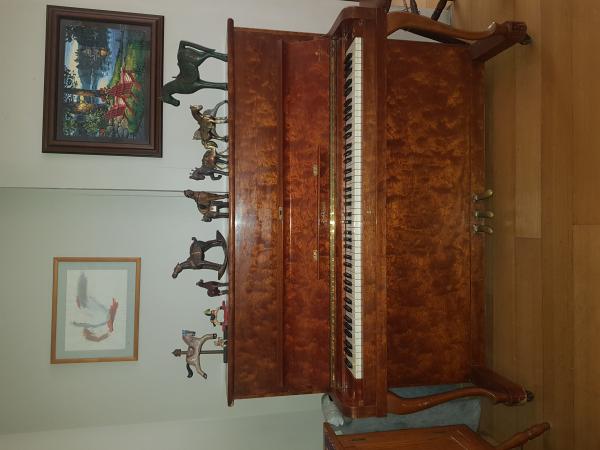 PIANO VERTIVAL HOFMANN MODELO WIEN