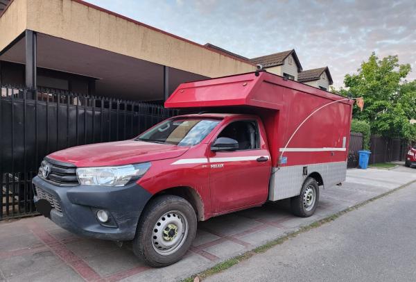 TOYOTA CABINA SIMPLE CON PICK UP CERRADO 