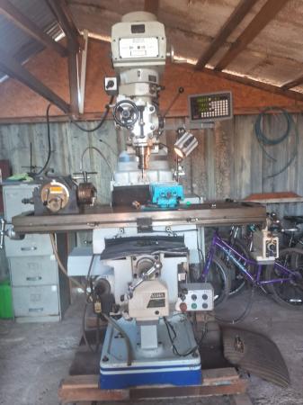 VENDO MAQUINA FRESADORA UNIVERSAL.