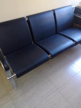 SOFA DE ECOCUERO NEGRO MARCA OFFICENTER