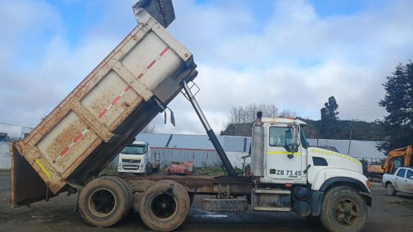 CAMION TOLVA