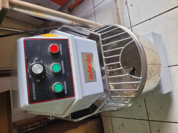 AMASADORA BATIDORA PROFESIONAL