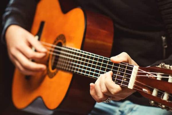 CLASES DE GUITARRA PARA PRINCIPIANTES