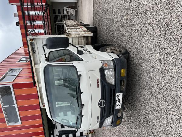 SE VENDE CAMIÓN HINO 