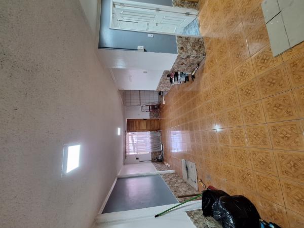 SE VENDE ESPACIOSA CASA 