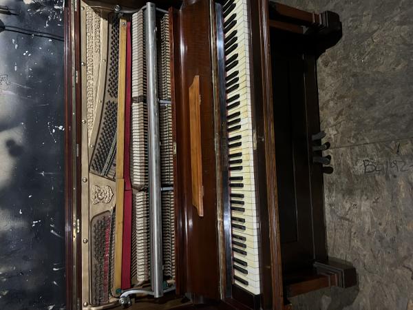 VENDO PIANO VERTICAL
