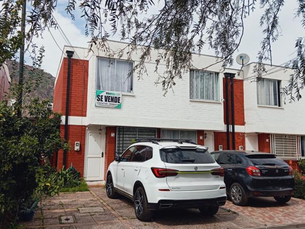SE VENDE CASA EN CONDOMINIO 