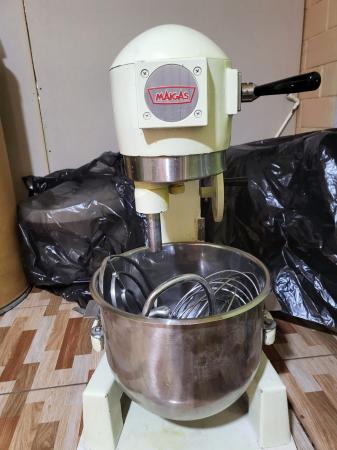 SE VENDE BATIDORA 20 LITROS MAIGAS CASI NUEVA POCO