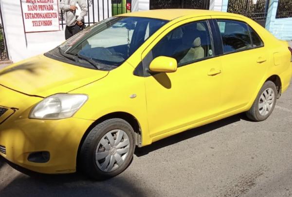 VENDO COLECTIVO TOYOTA YARIS (2011) + PATENTE 