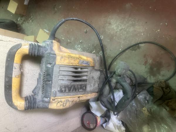 DEMOLEDOR KANGO MARCA DE WALT 9,5 KG X APURO
