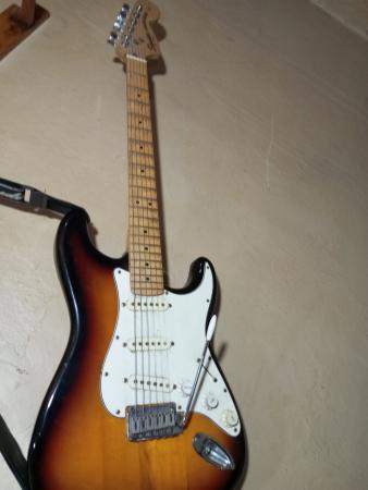 GUITARRA FADER USADA 