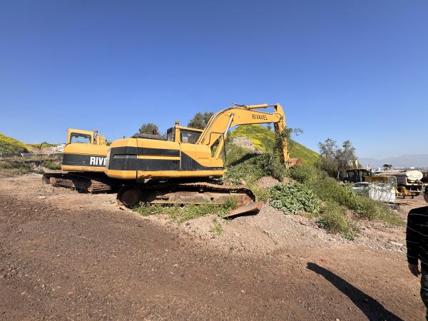 VENDO EXCAVADORA CAT 320 AÑO 1995