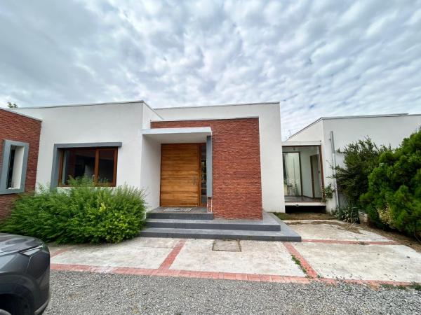 CASA UBICADA EN CONDOMINIO CERRADO ALTOS ZAPALLAR 