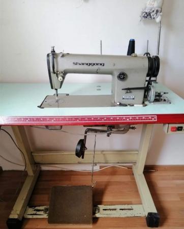 MÁQUINA DE COSER SHANGGONG MODELO GC15-1