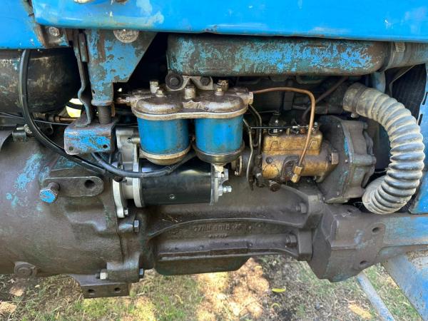 TRACTOR FORD 4000 