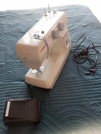 MÁQUINA DE COSER JANOME