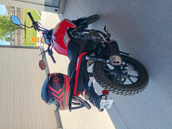 SE VENDE MOTO DOBLE PROPÓSITO, CASI NUEVA KD150