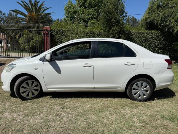 TOYOTA YARIS 2011