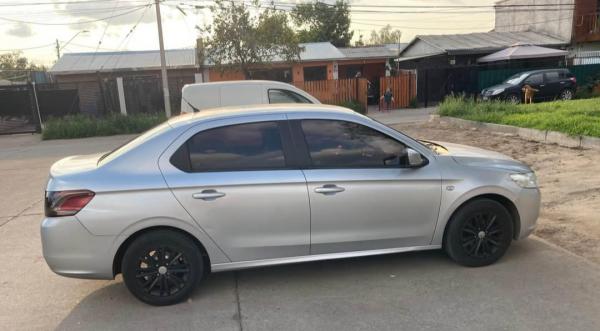 VENDO PEUGEOT 301 AÑO 2013