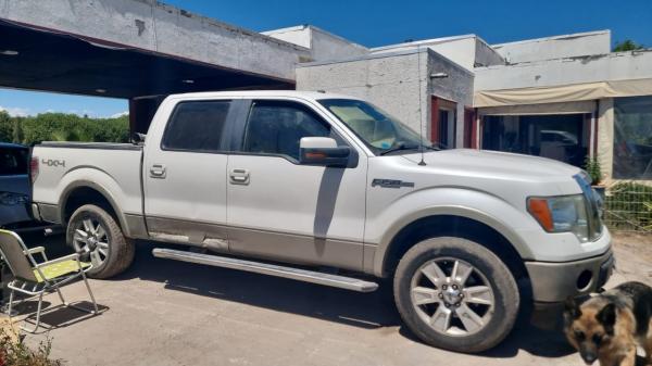 VENDO FORD F150, LARIAT, 5.4, 2010 FULL, GUARDADA