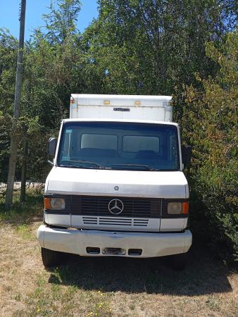 CAMIÓN MERCEDES BENZ