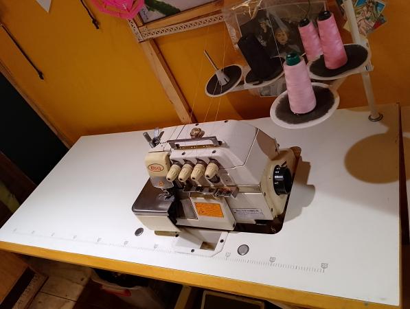 MÁQUINA OVERLOCK INDUSTRIAL 5 HILOS