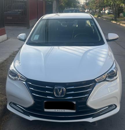 VENDO AUTO NUEVO POR VIAJE