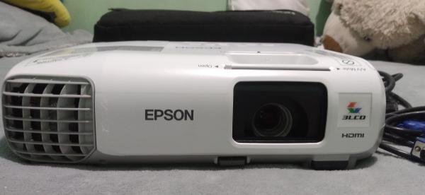 PROYECTOR A LA VENTA 300.000  SOLO WASAP.