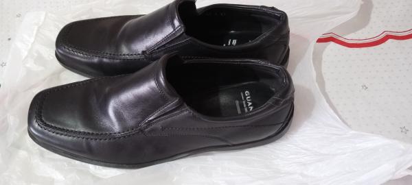 VENDO PAR DE ZAPATOS