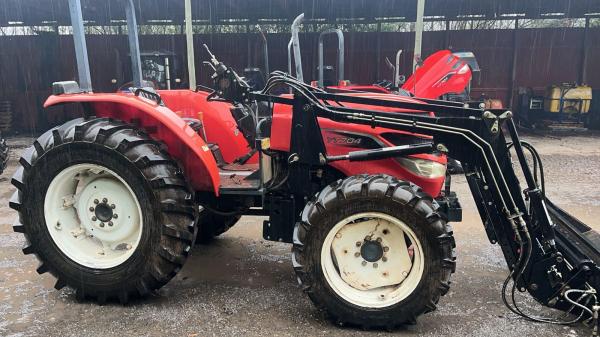 TRACTOR YANMAR 2017 CON PALA FRONTAL