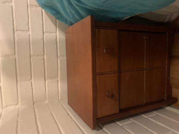 VENTA DE 2 VELADORES DE MADERA MODERNOS EXCELENTE 