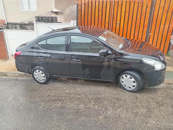 VENDO TAXI COLECTIVO NISSAN VERSA 1.6   AÑO 2018 