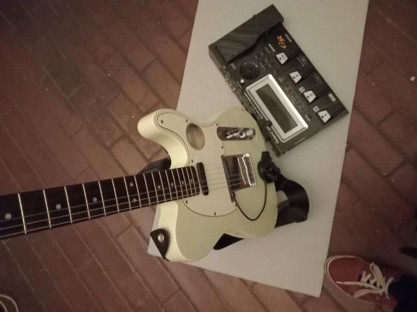 GUITARRA FENDER TELECASTER CON SINTE ROLAND GR-55 